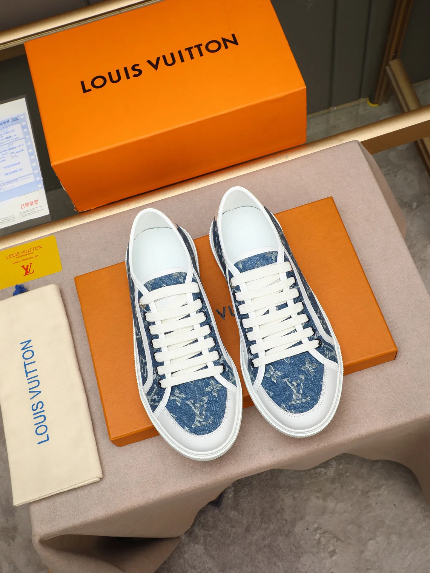 Men's Men's Shoes 💰440 𝐋𝐨𝐮𝐢𝐬 𝐕𝐮𝐢𝐭𝐭𝐨𝐧 𝟮𝟬𝟮𝟱/𝐬𝐬 Louis Vuitton's new spring and summer casual sports sneakers have a youthful atmosphere and are very youthful on the feet! Comfortable and light on the feet! The color is also very youthful! The upper is exclusively decorated with LV accessories! Make the whole shoe more flexible! The special electro-printed logo on the upper has a sense of design and is super recognizable! Beautiful and generous! ! It’s super easy to walk on! Specific denim surface material, sheepskin lining, original molded outsole Size: 38-44 (45 customized)